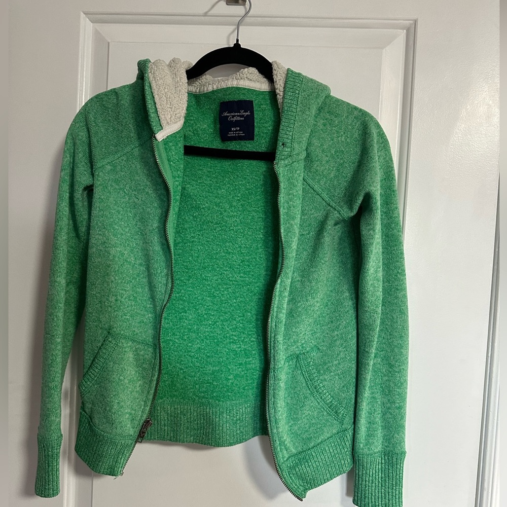 American Eagle Green Sweater - 5 for $25 for items marked with ⭐️